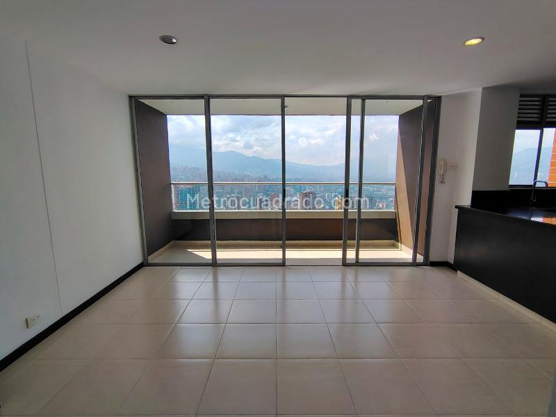 Apartamento con estilo de 2 Alcobas y estudio en El Poblado