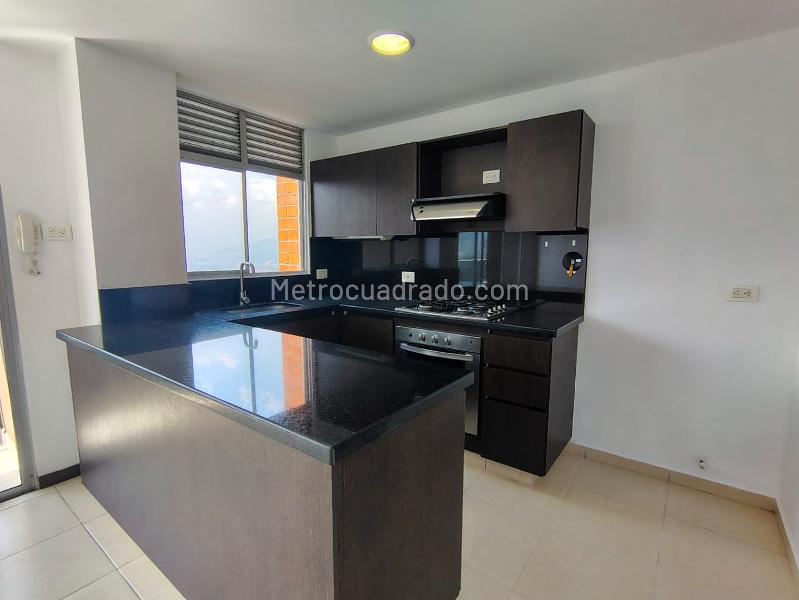 Apartamento con estilo de 2 Alcobas y estudio en El Poblado - 5