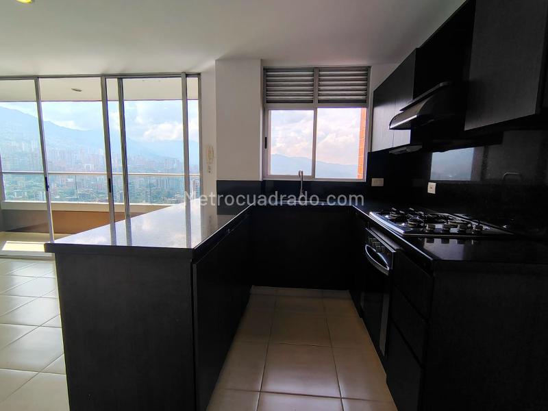 Apartamento con estilo de 2 Alcobas y estudio en El Poblado - 6