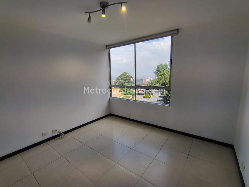 Apartamento con estilo de 2 Alcobas y estudio en El Poblado - 8