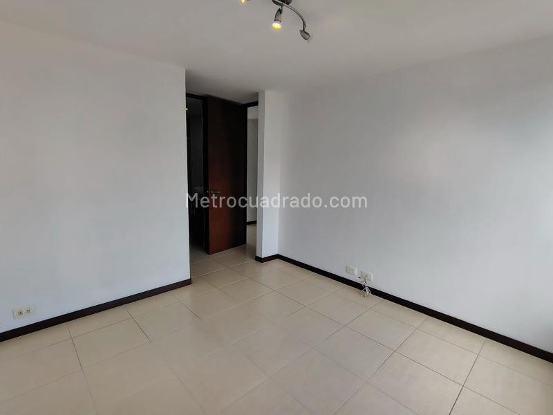 Apartamento con estilo de 2 Alcobas y estudio en El Poblado - 9