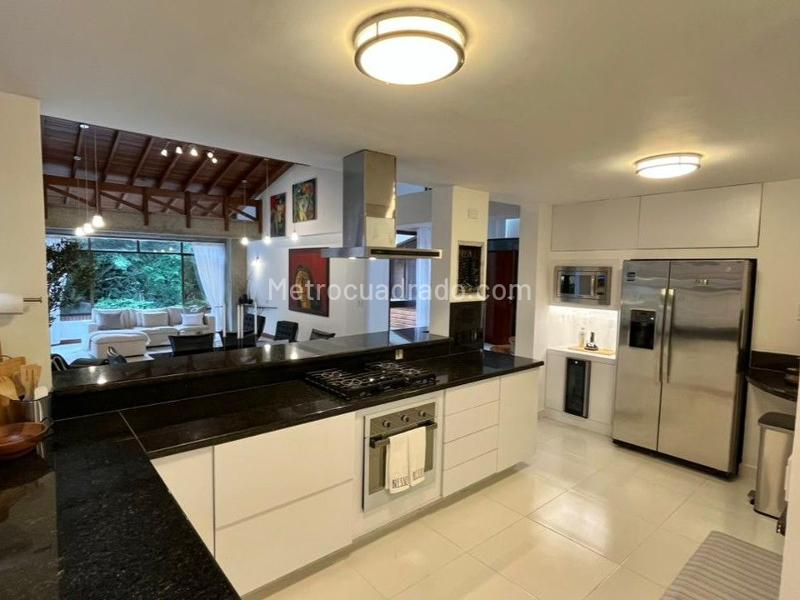 Furnished 4BR Apartment in Gated Community in El Poblado - 8