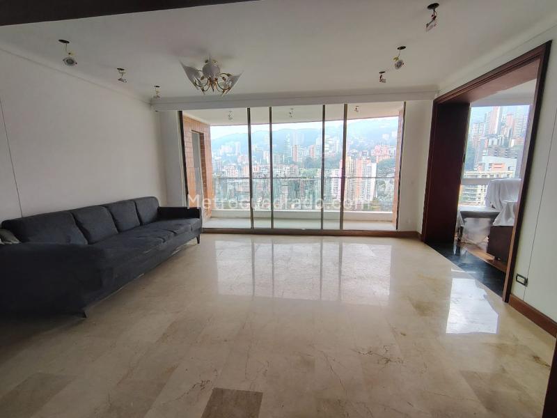 Luxurious 3BR Apartment with Private Study in El Poblado