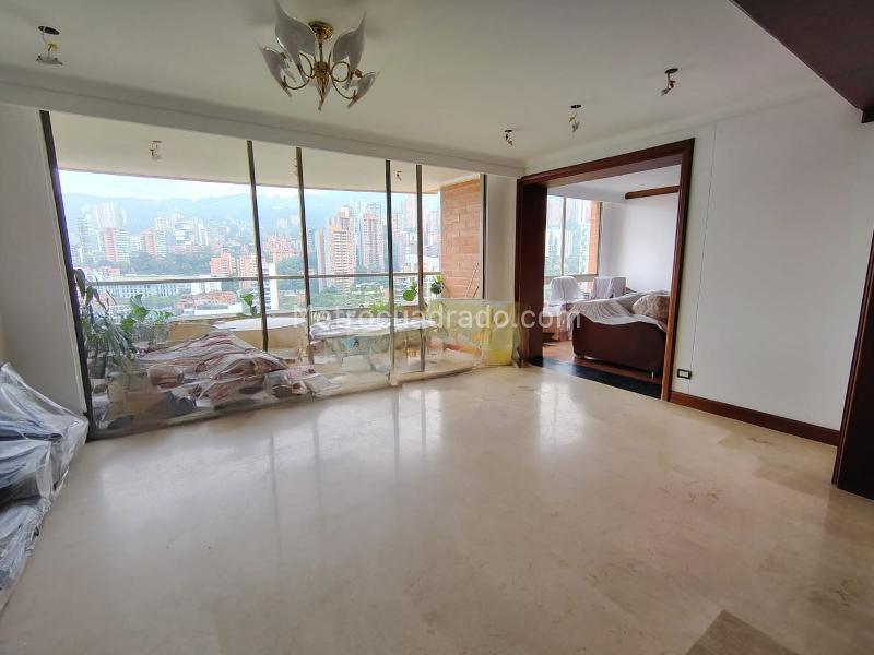 Apartamento de Lujo de 3 Alcobas con Estudio Privado en El Poblado - 2