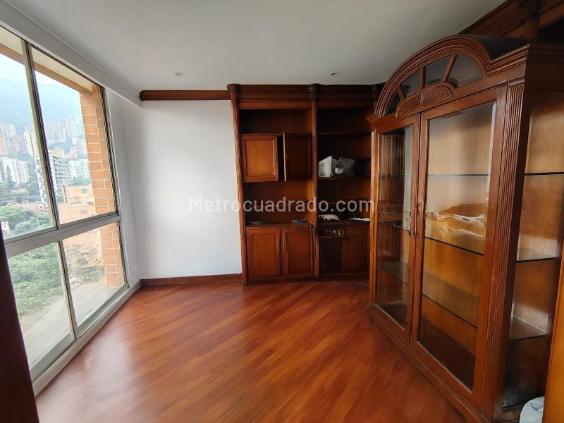 Apartamento de Lujo de 3 Alcobas con Estudio Privado en El Poblado - 9