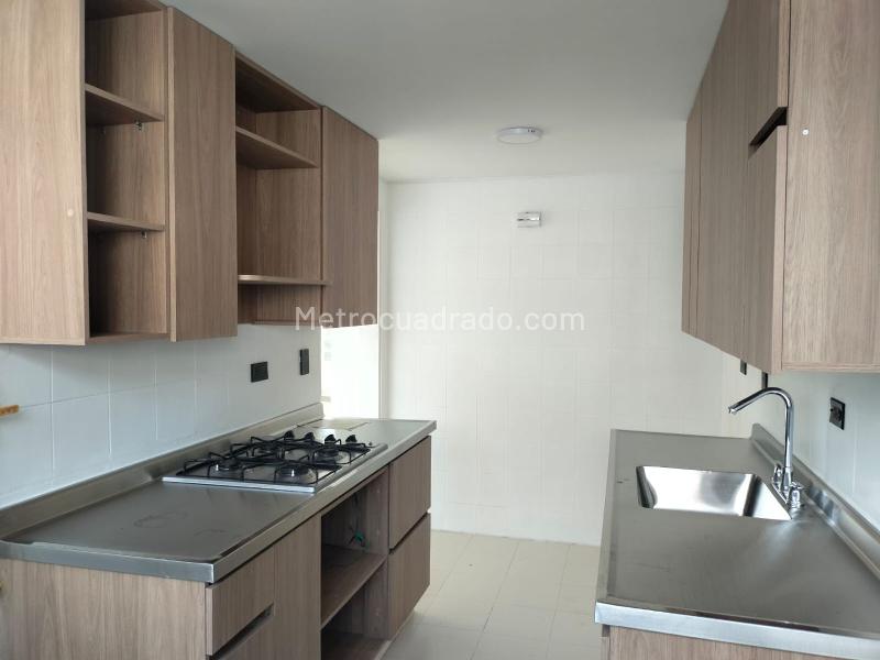 Apartamento de 3 Alcobas en El Poblado con Balcón y Parqueadero Cubierto - 4