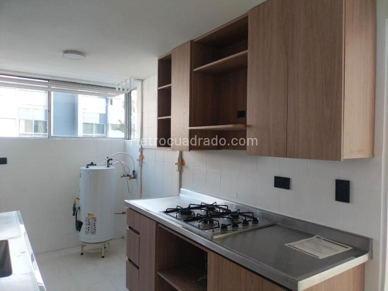 Apartamento de 3 Alcobas en El Poblado con Balcón y Parqueadero Cubierto - 6