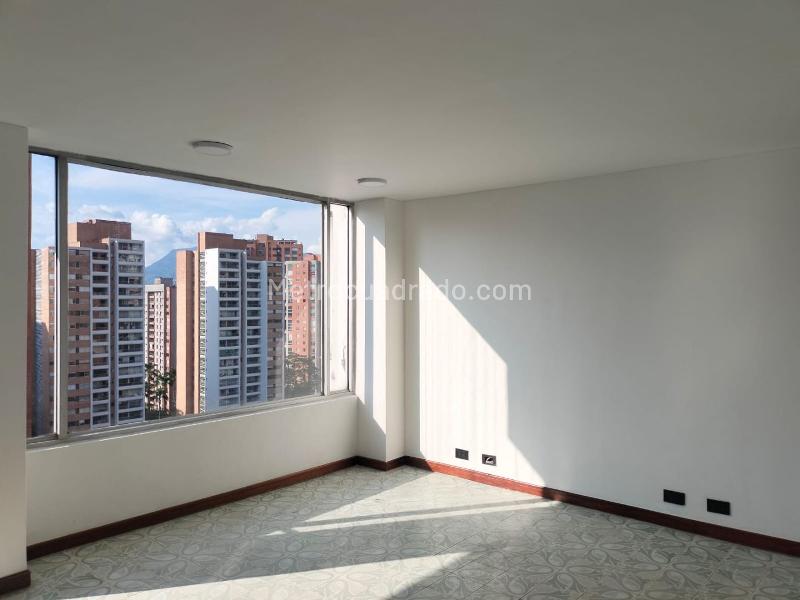 Apartamento de 3 Alcobas en El Poblado con Balcón y Parqueadero Cubierto - 7