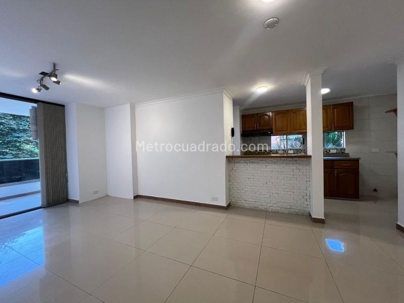 3BR Apartment with Balcony and Covered Parking in El Poblado - 2