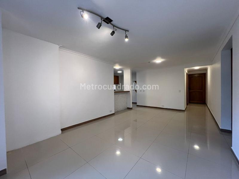3BR Apartment with Balcony and Covered Parking in El Poblado - 3