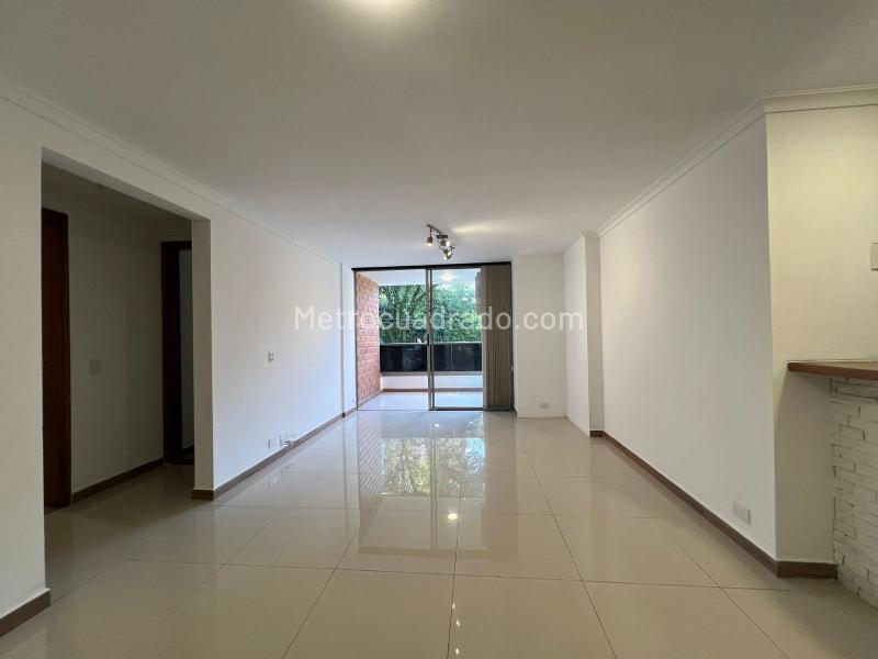 3BR Apartment with Balcony and Covered Parking in El Poblado - 4