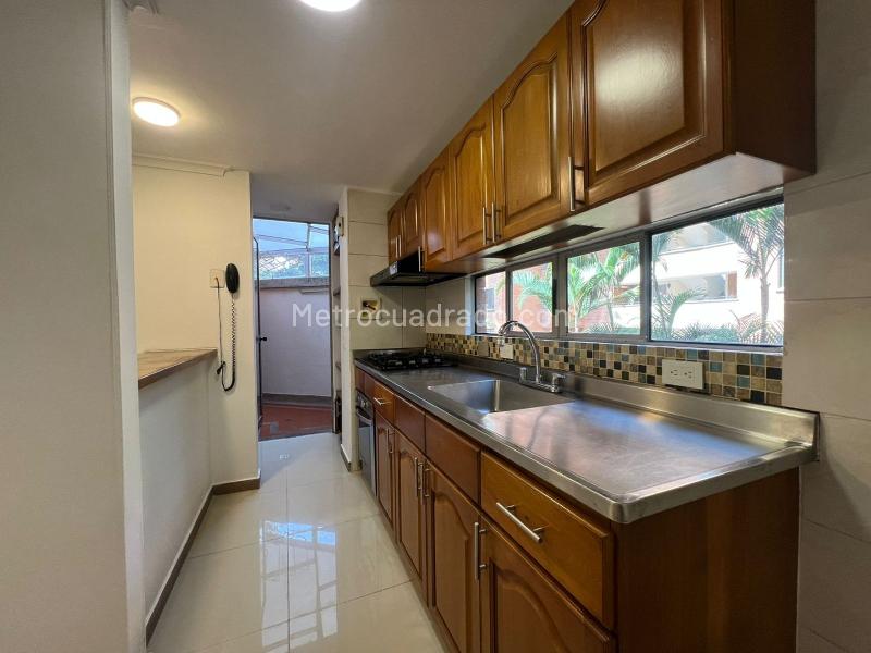 3BR Apartment with Balcony and Covered Parking in El Poblado - 6