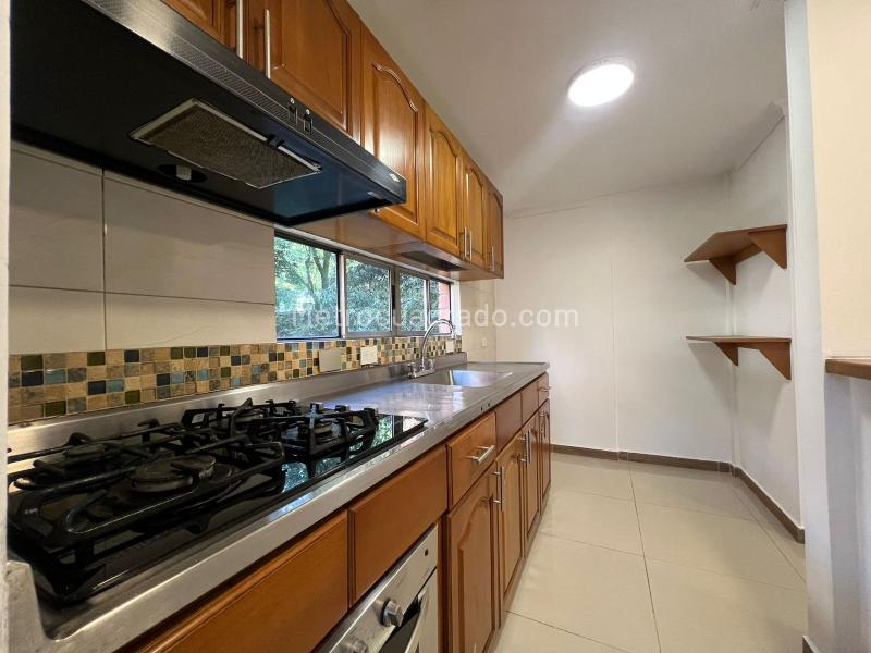 3BR Apartment with Balcony and Covered Parking in El Poblado - 7