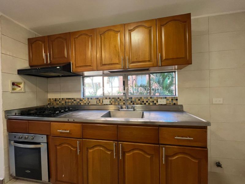 3BR Apartment with Balcony and Covered Parking in El Poblado - 8