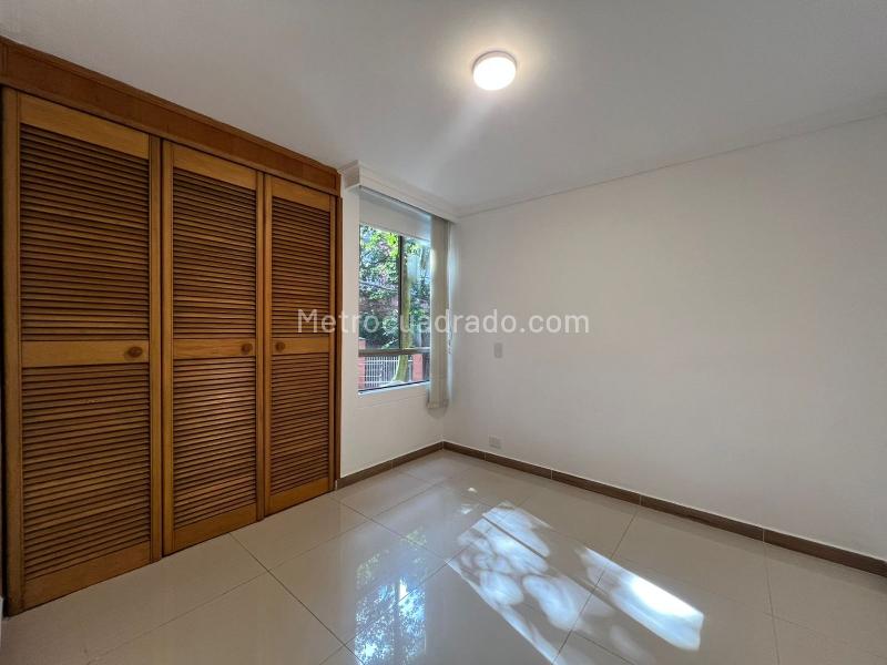 3BR Apartment with Balcony and Covered Parking in El Poblado - 9