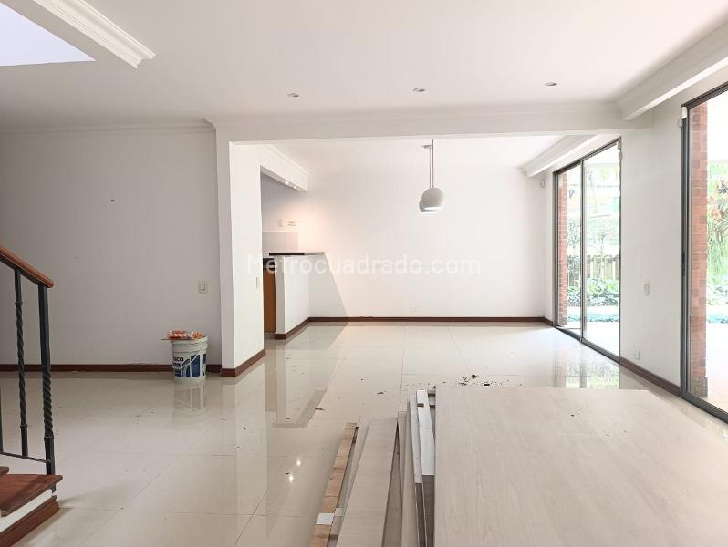 4BR House for Rent in El Poblado with Pool & Covered Parking