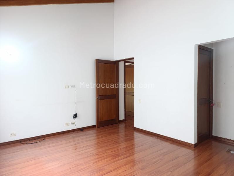 4BR House for Rent in El Poblado with Pool & Covered Parking - 6