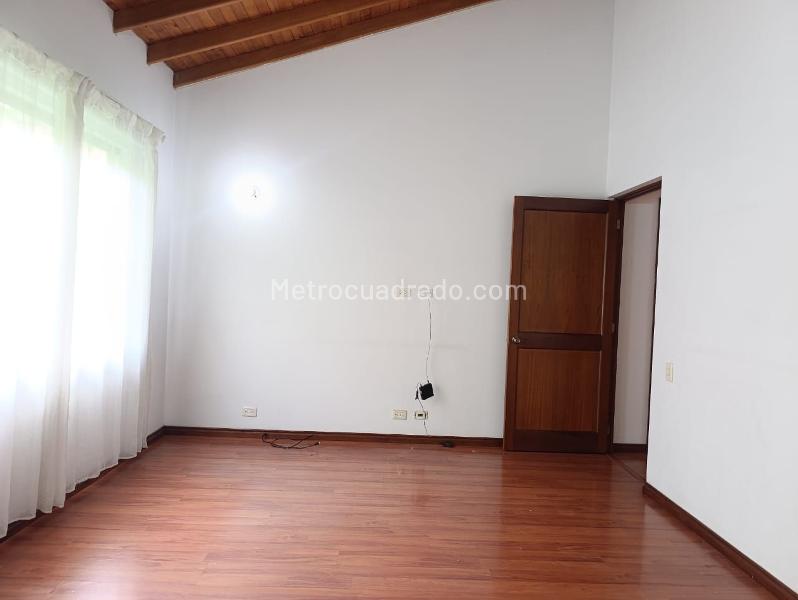 4BR House for Rent in El Poblado with Pool & Covered Parking - 7
