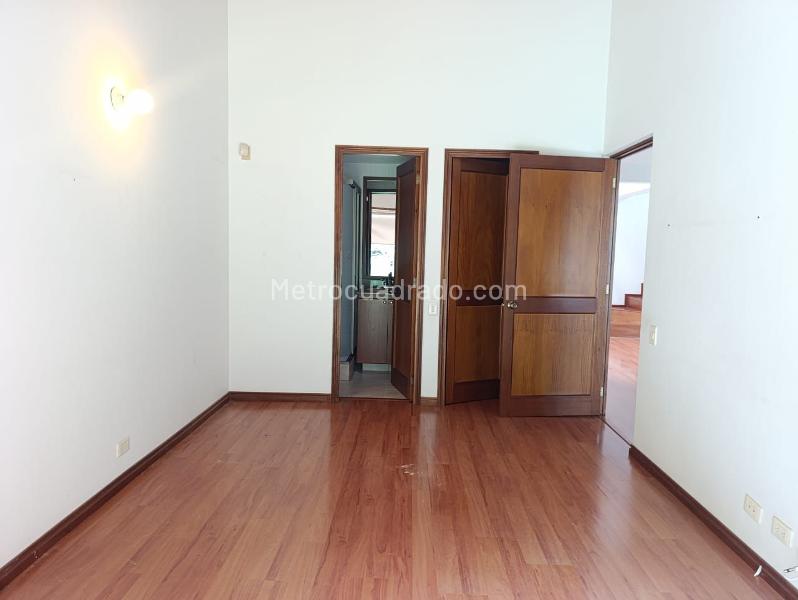 4BR House for Rent in El Poblado with Pool & Covered Parking - 8