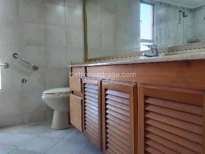 Apartamento de 4 alcobas en venta en El Poblado, Medellín, 228 m² · foto 18 de 19