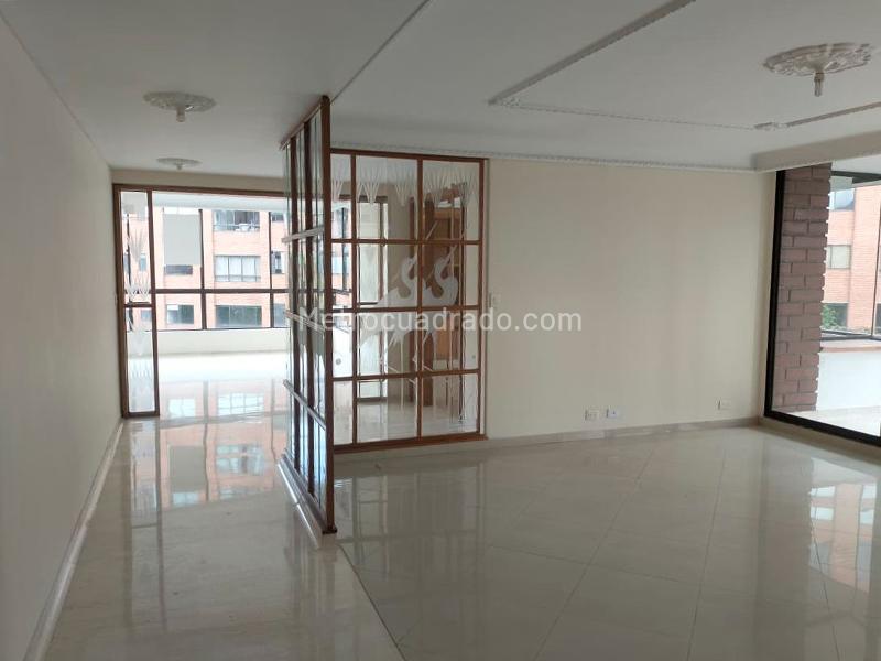 Elegant 4BR Apartment with Amenities in El Poblado - 4