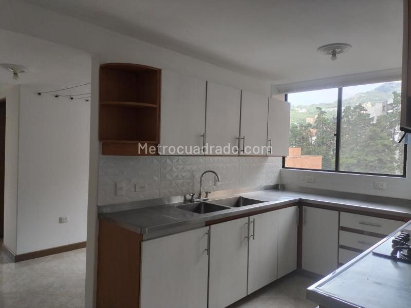 Elegant 4BR Apartment with Amenities in El Poblado - 7