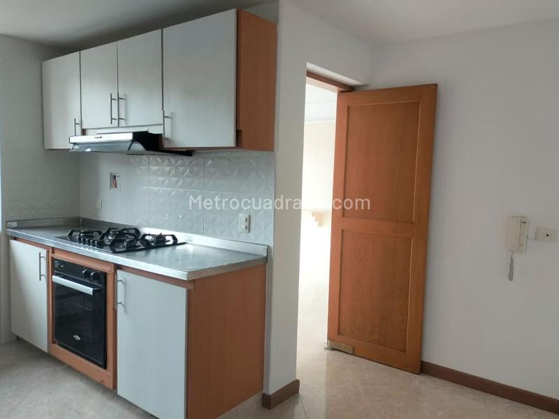 Elegant 4BR Apartment with Amenities in El Poblado - 8