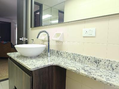 Apartamento de 4 alcobas en arriendo en El Poblado, Medellín, 232 m² · foto 18 de 20