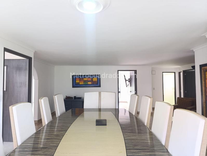 Furnished 4BR Apartment in El Poblado with Pool & 24/7 Security - 6