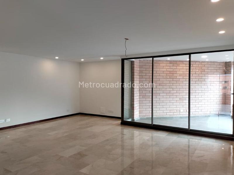 Elegant 3BR Apartment Near Clinics in El Poblado - 2