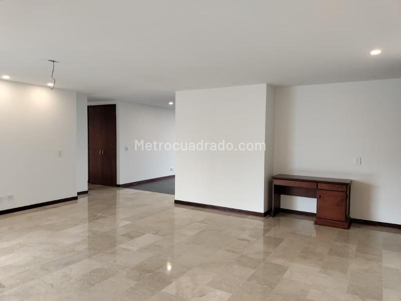 Elegant 3BR Apartment Near Clinics in El Poblado - 3