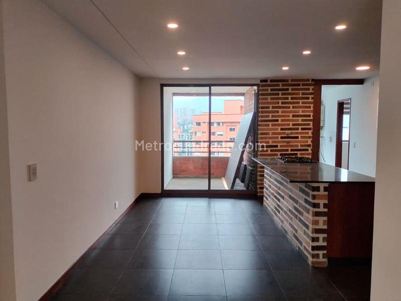 Elegant 3BR Apartment Near Clinics in El Poblado - 4
