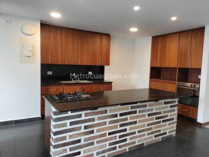 Elegant 3BR Apartment Near Clinics in El Poblado - 6