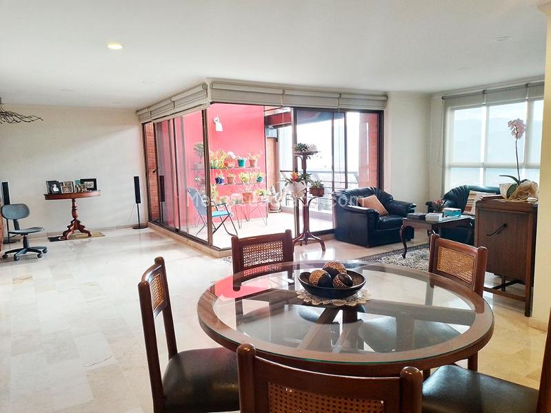 Apartamento Elegante de 2 Alcobas Cerca de El Tesoro en El Poblado - 4