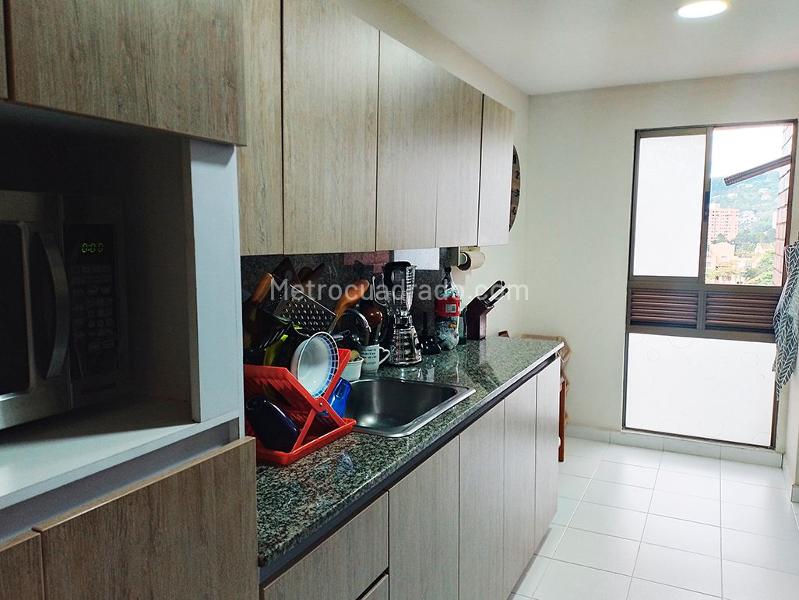 Apartamento Elegante de 2 Alcobas Cerca de El Tesoro en El Poblado - 6