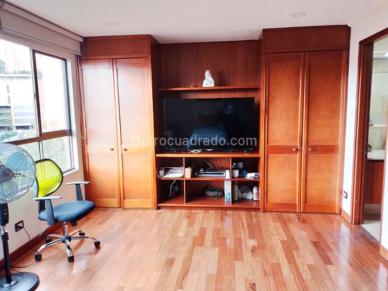 Apartamento Elegante de 2 Alcobas Cerca de El Tesoro en El Poblado - 8