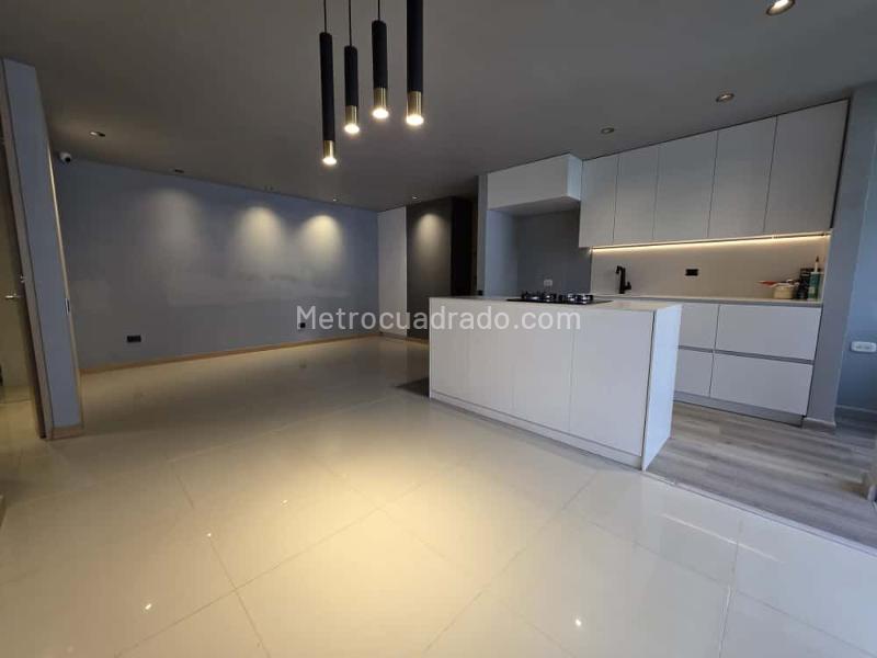 3BR Apartment for Rent in El Poblado with Pool & Gym