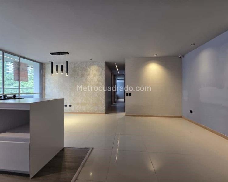 Apartamento en Arriendo en El Poblado con Piscina y Gimnasio - 2