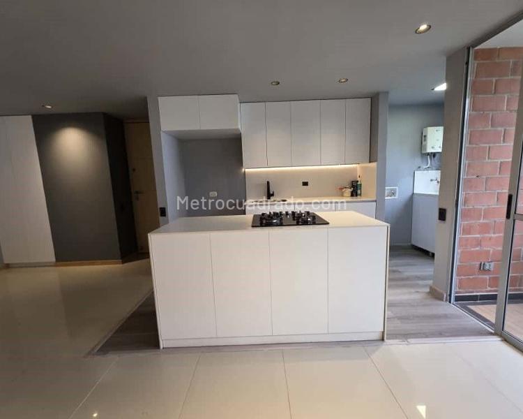 Apartamento en Arriendo en El Poblado con Piscina y Gimnasio - 5