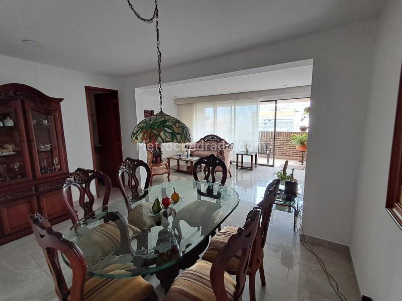 Apartamento Amoblado de 3 Alcobas cerca a Universidades en El Poblado