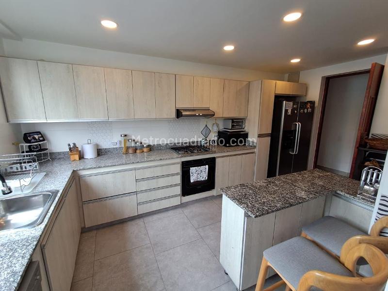 Furnished 3BR Apartment Near Universities in El Poblado - 6