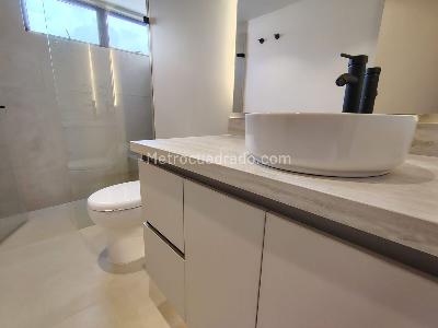 Apartamento de 3 alcobas en arriendo en El Poblado, Medellín, 138 m² · foto 15 de 17