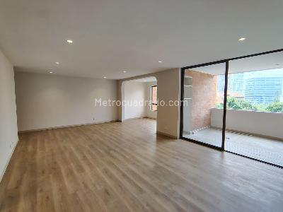 Apartamento de 3 alcobas en arriendo en El Poblado, Medellín, 138 m² · foto 2 de 17