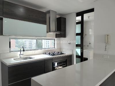 Apartamento de 3 alcobas en venta en El Poblado, Medellín, 128 m² · foto 6 de 18