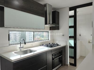 Apartamento de 3 alcobas en venta en El Poblado, Medellín, 128 m² · foto 7 de 18