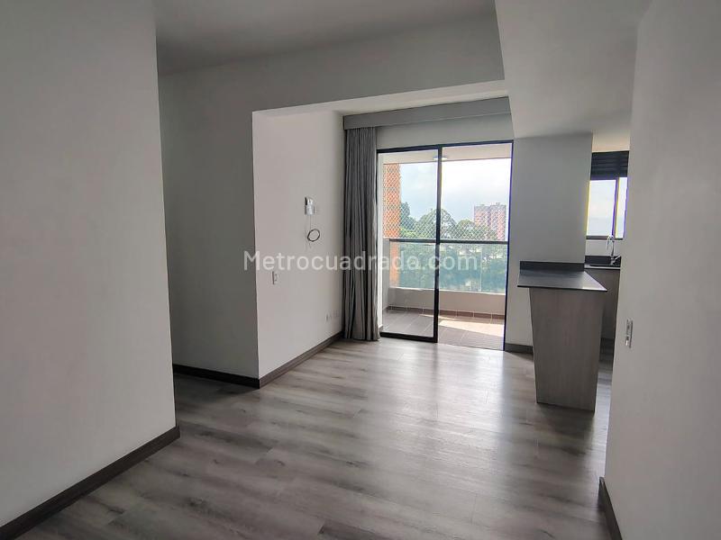 3BR Apartment with Balcony and Covered Parking in El Poblado - 2