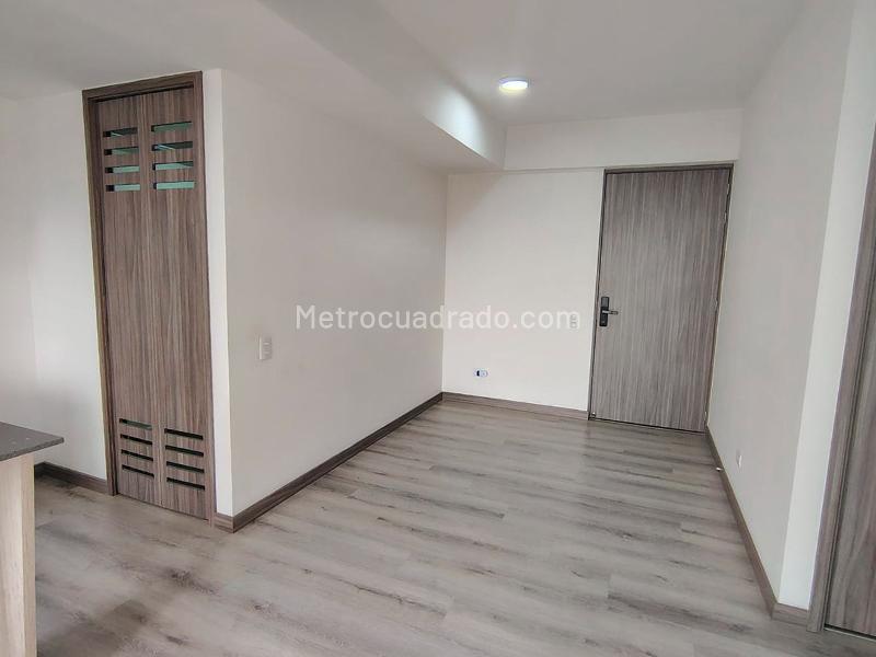 3BR Apartment with Balcony and Covered Parking in El Poblado - 3