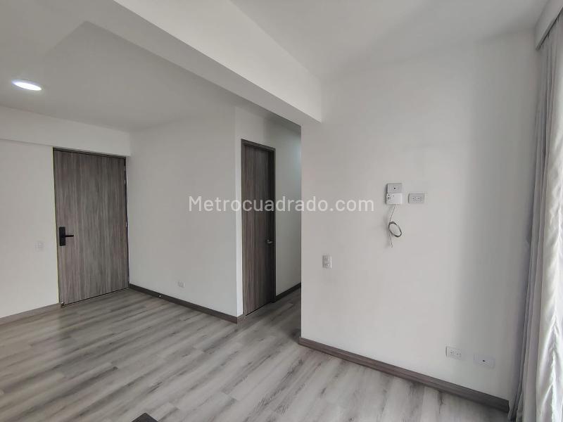 3BR Apartment with Balcony and Covered Parking in El Poblado - 4