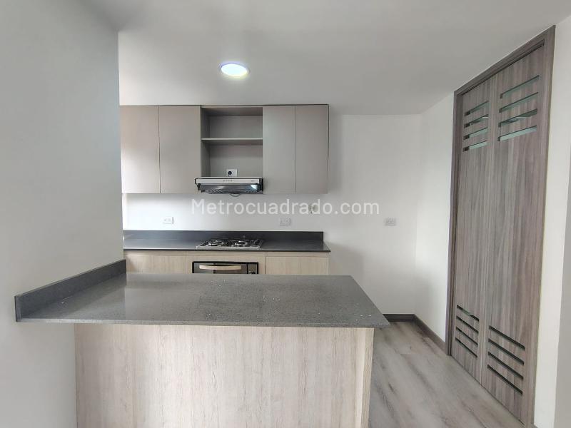 3BR Apartment with Balcony and Covered Parking in El Poblado - 5