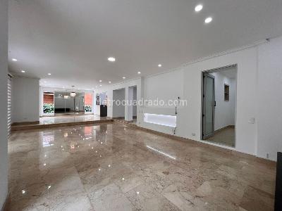 Casa de 4 alcobas en arriendo en El Poblado, Medellín, 600 m² · foto 2 de 20